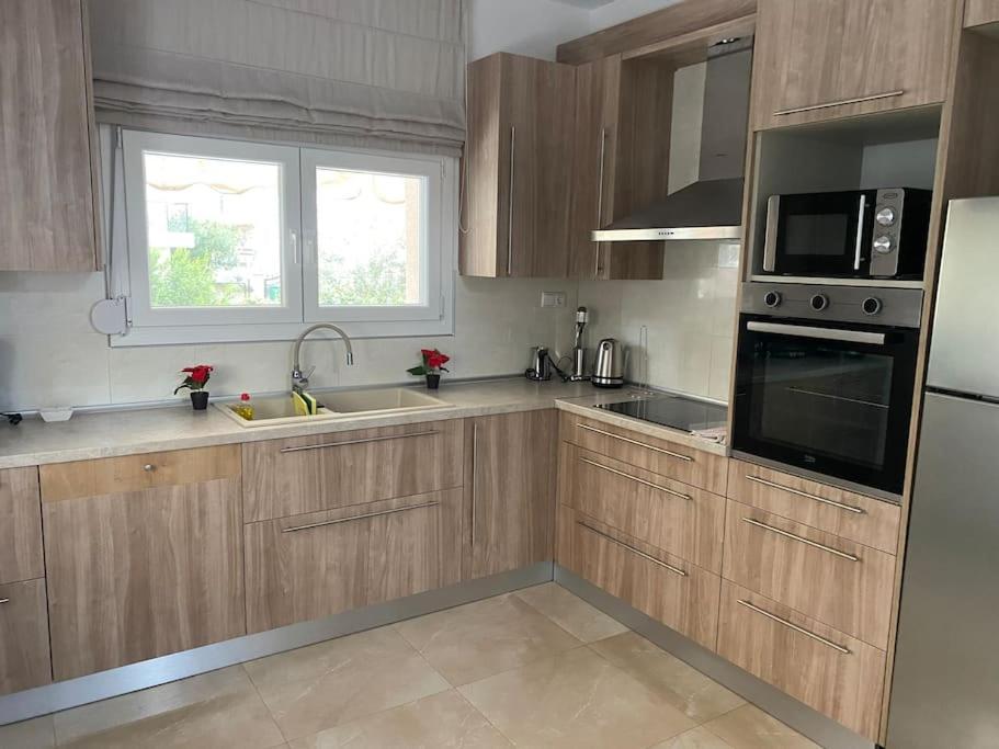 Olive Inn City Драма Екстериор снимка