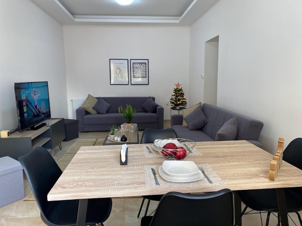 Olive Inn City Драма Екстериор снимка